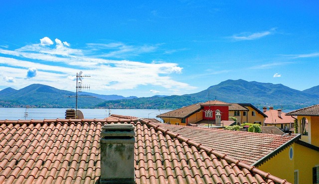 Exclusive 2-room apartment in a quiet & sunny location in the heart of Cannero