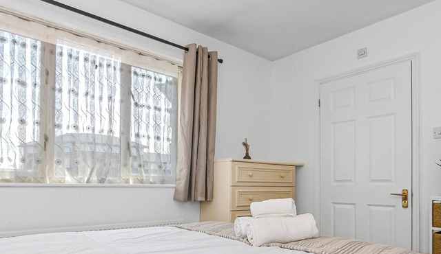 Exclusive 3 bedroom House near Manor House!
