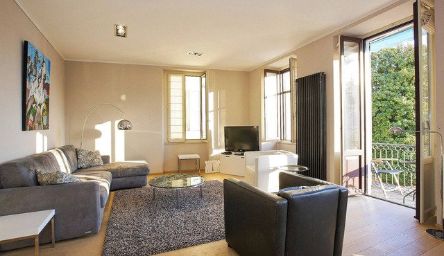 Exclusive 3-room apartment (about 140 m²) with a fantastic view of the lake