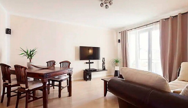 * Exclusive 3-room apartment in a prime location in Maxvorstadt, directly on the U2 line *