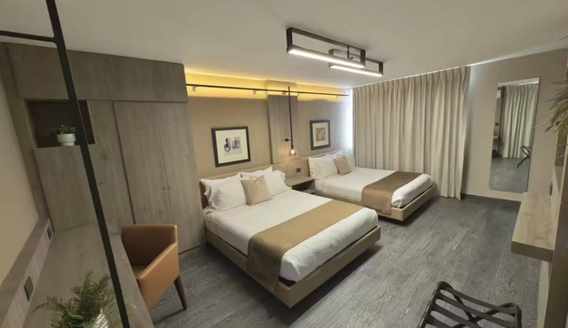 Exclusive 409 - Room 2