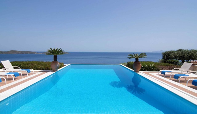 Exclusive 6 Br Villa with Infinity Pool and Sea Access