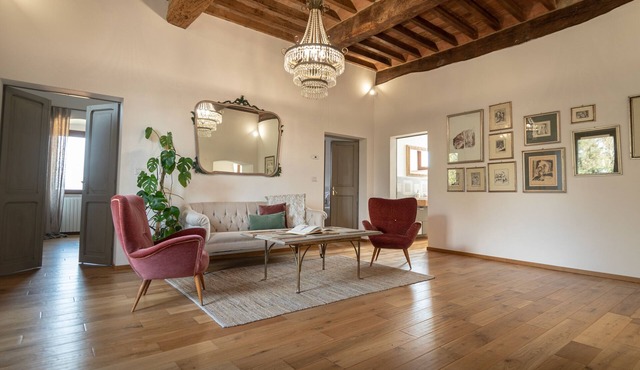 Exclusive and romantic farmhouse in the countryside of Todi