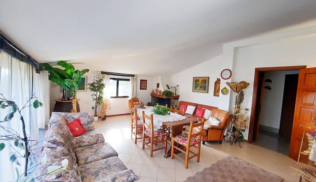Exclusive apartment in a villa just a stone's throw away from the beach.