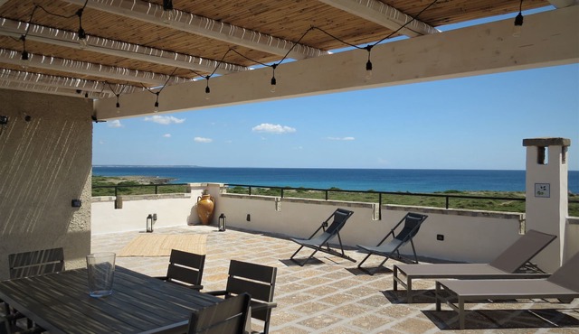 Exclusive apartment in villa facing the sea Baia di Punta Prosciutto
