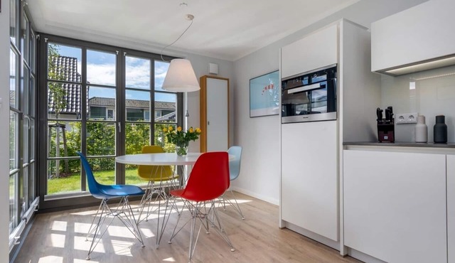 Exclusive apartment in central location with garden, fireplace, WLAN, PS5, FIFA26, karaoke