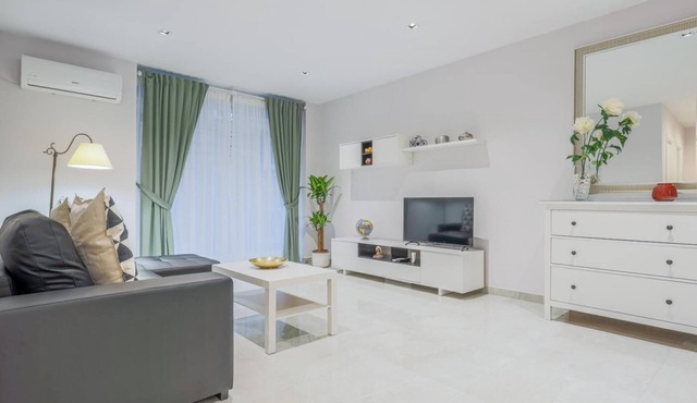 EXCLUSIVE APT 2 BED-2 BATHROOMS-BRIGHT. HIGH QUALITIES. WIFI-A/C