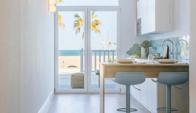 Exclusive beachfront apartment