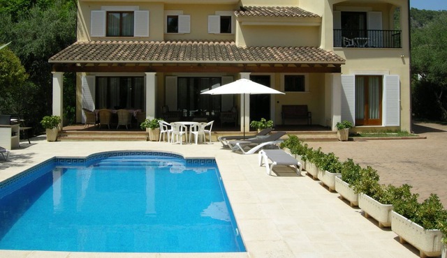 Exclusive Costa de los pinos villa 100m from the sea with pool