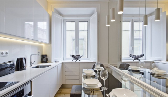 Exclusive Downtown Apartment (C74)