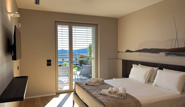 Exclusive flat on Lake Como with panoramic views