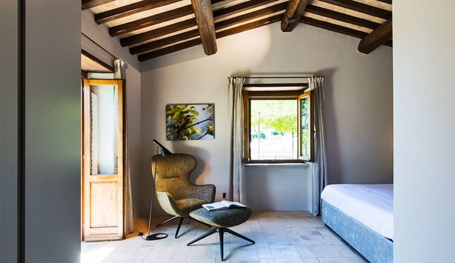 Exclusive house with private pool in the hills near Rome.