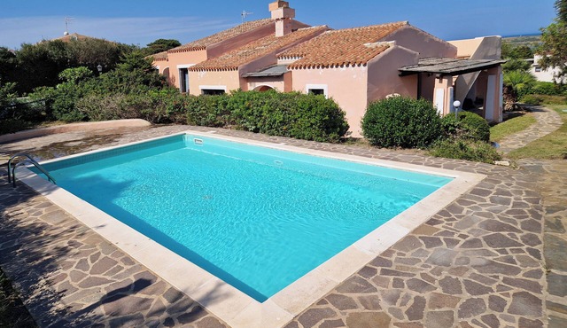 Exclusive Iris villa with garden and private pool, 6 p.l.