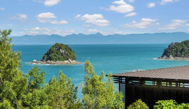 Exclusive Jacuzzi Suite - Ocean Views