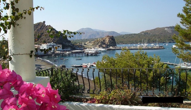 Exclusive Levante villa with direct beach access