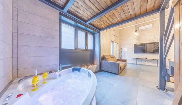 Exclusive Loft with private Jacuzzi Entire apartment in the center of Monterotondo