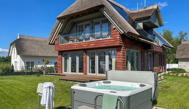 Exclusive Luxury Vacation Home with a Hot Tub on Rügen - Luxury Vacation Home