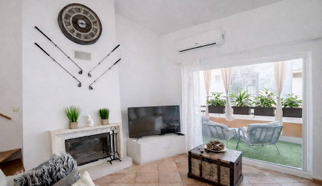 Exclusive gallery apartment overlooking the golf course/beach