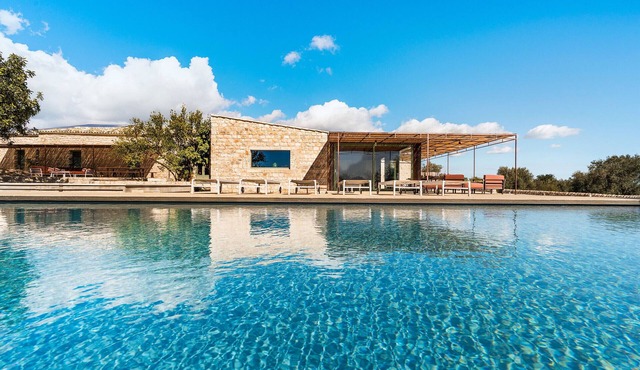 Exclusive residence with pool and hot tub near Scicli