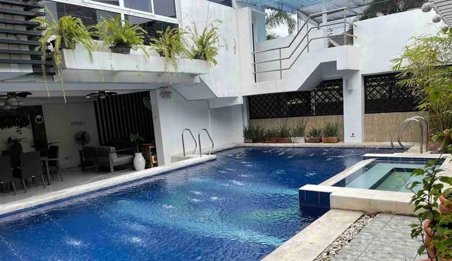 Exclusive Resort for 10