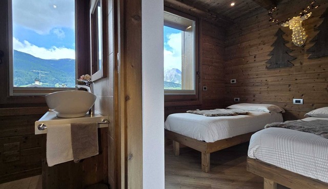 Exclusive rustic chic chalet with large furnished rooftop garden