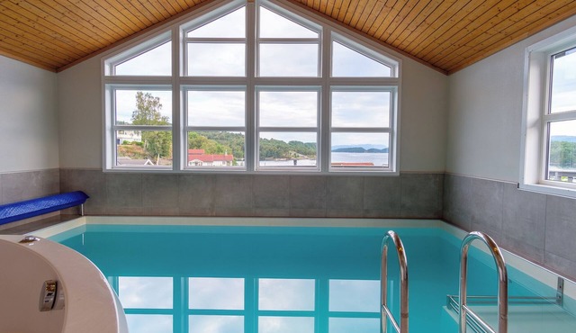 Exclusive sea cabin w. Pool, sauna and hot tub