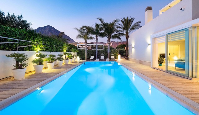 Exclusive sea villa with pool, Cornino, Sicily
