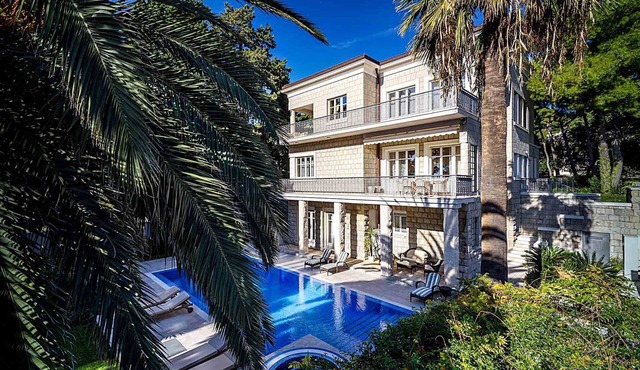 Exclusive Seafront Villa | 5 Bedrooms | Villa Mestro | Outdoor Pool