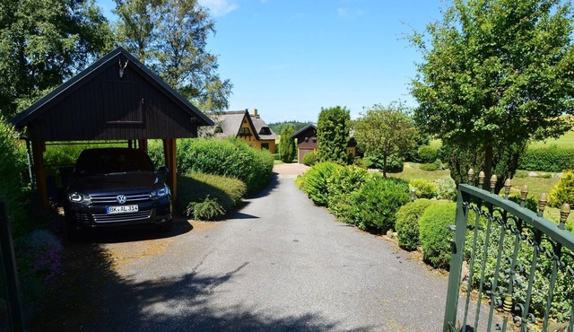 Exclusive thatched house with large park-like garden, near the Baltic Sea, very quiet