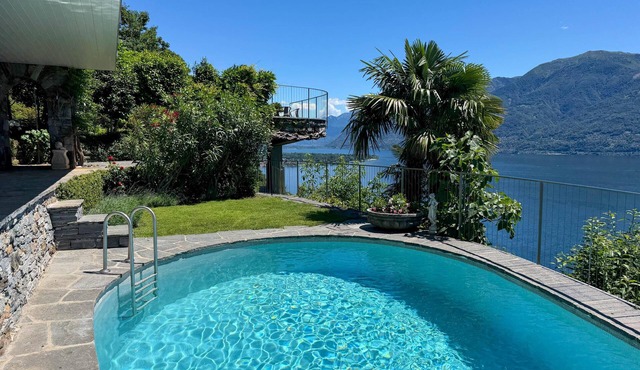 Exclusive Villa Paradiso with Heated Pool, Sauna and Stunning Lake Views