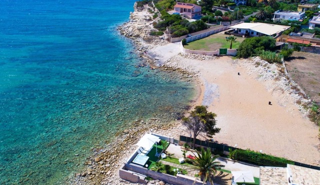Exclusive Villa Afrodite on the sea with 4 beds and jacuzzi