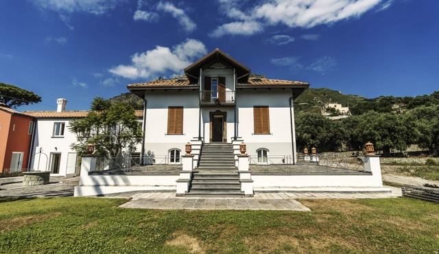 Exclusive Villa in Ischia with private jacuzzi and SPA Wine and SPA