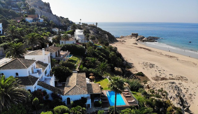 Exclusive villa on the beach front. FREE WIFI