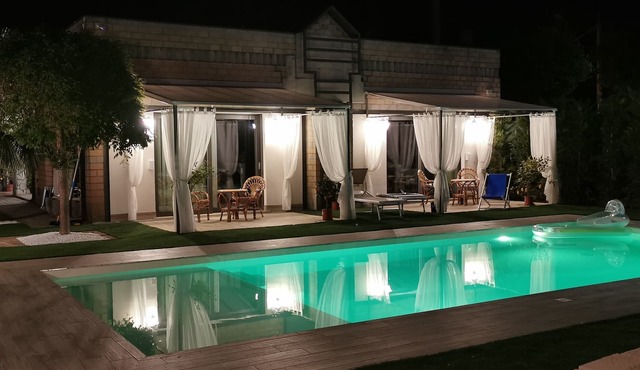 Exclusive Villa with Private Pool Sleeps 12 - 6 Rooms