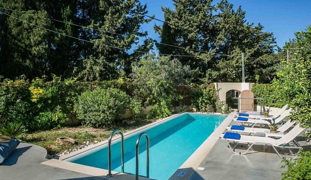 Exclusive Villa with detached family room 70m from the sea