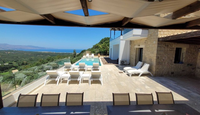 Exclusive villa with stunning mountain, valley and sea views