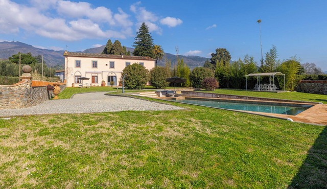 Exclusive Villa with two Pools and private garden