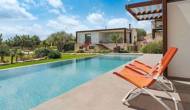 Exclusive villa with large private pool in Rosolini - DiCasaInSicilia