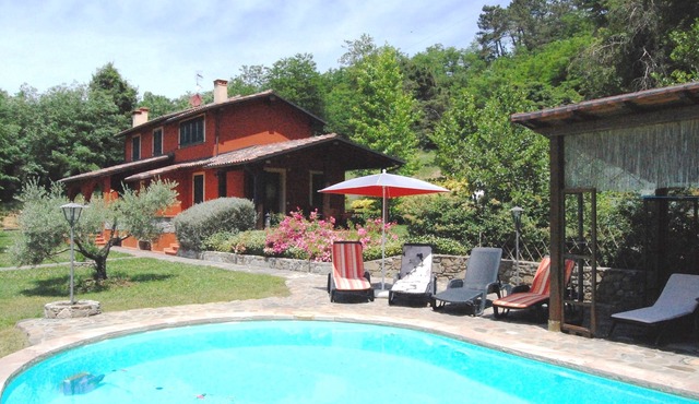 Exclusive Villa with Swimming Pool and very large Garden