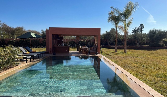 Exclusive villa with 5 suites, heated pool and panoramic view