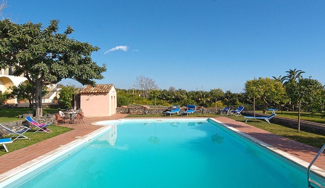 Exclusive Villa with Pool & Jacuzzi, lovely Sea-Etna view near Catania/Taormina