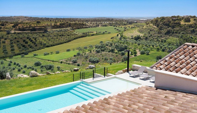 Exclusive villa with pool near Noto - DiCasaInSicilia