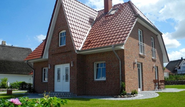 Exclusive Wildrose vacation home with Baltic Sea view, large garden area and sauna