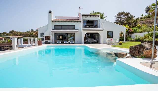 Exclusivity for the highest standards in the traditional style.