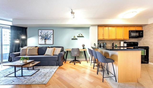 Executive 1+Den Condo, Parking