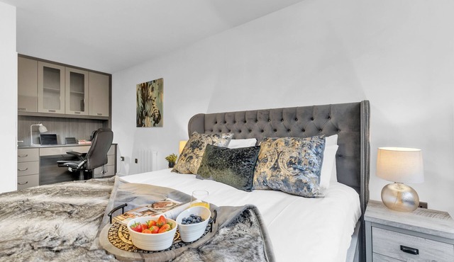 Executive 2 bedroom apartment in Moseley