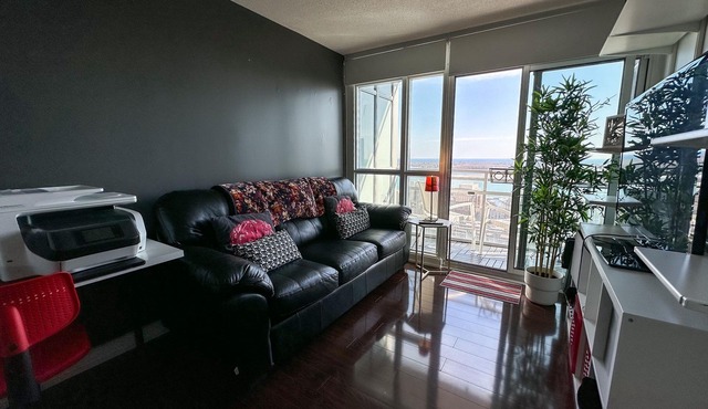 Executive 2 Beds near CN Tower, Rogers Centre, Scotia Arena & Free Parking