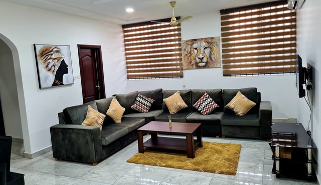 EXECUTIVE 2Bed, 2Bath Apt @ Adenta.Wifi,Clean.Safe