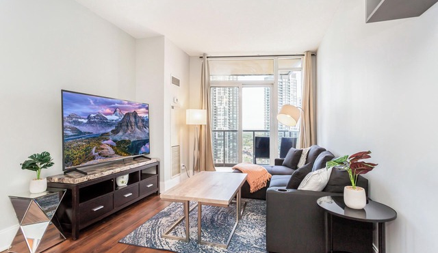 Executive 2BR/2BA Condo + Lakeview
