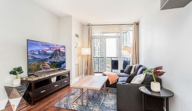 Executive 2BR 2BATH Condo with Lakeview Steps from SQ1